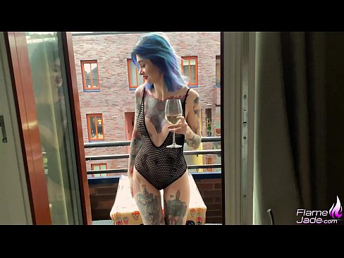 ❤️ අතිවිශිෂ්ට ගැහැණු ළමයා විවෘත අහස යට උගුරක් උරා බොමින් ආශාවෙන් කෙලවරයි ❤️ සුපිරි කාමුක අප වෙත  ﹏